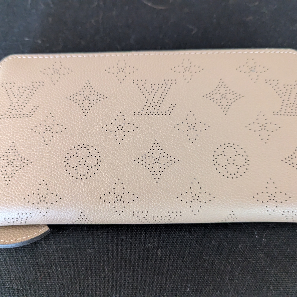 Louis Vuitton Beige Leather Women's Wallet